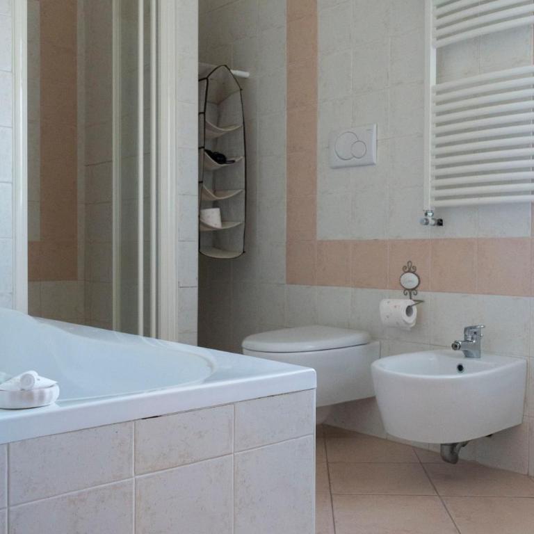 Villa Lina Bed&Breakfast - Triple Room with Private Bathroom - 2
