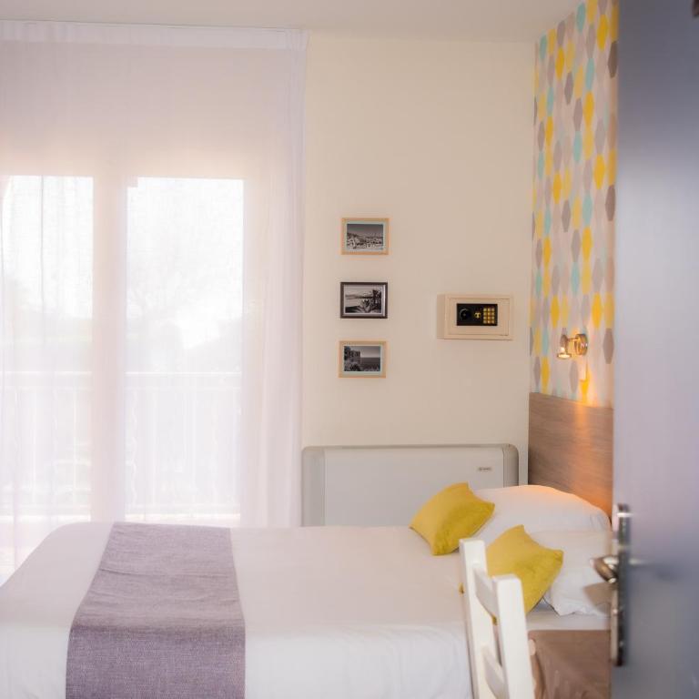 Hotel et Appartements Reine D'Azur - Chambre Double Confort avec Terrasse - 9