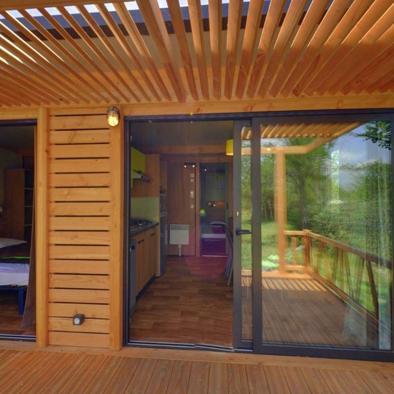 Camping le Petit Liou Sites & Paysages - Three-Bedroom Chalet - 4