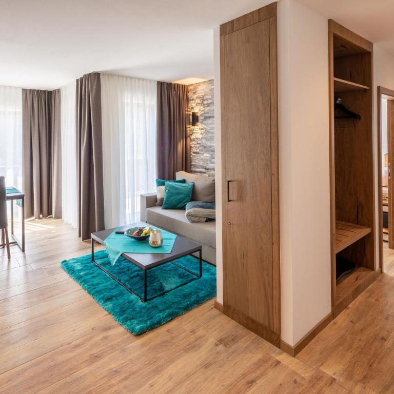 FOR MOMENTS Apartments & Spa - Deluxe Apartment mit 2 Schlafzimmern und Gartenblick - 7