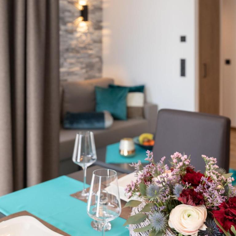 FOR MOMENTS Apartments & Spa - Deluxe Apartment mit 2 Schlafzimmern und Gartenblick - 5