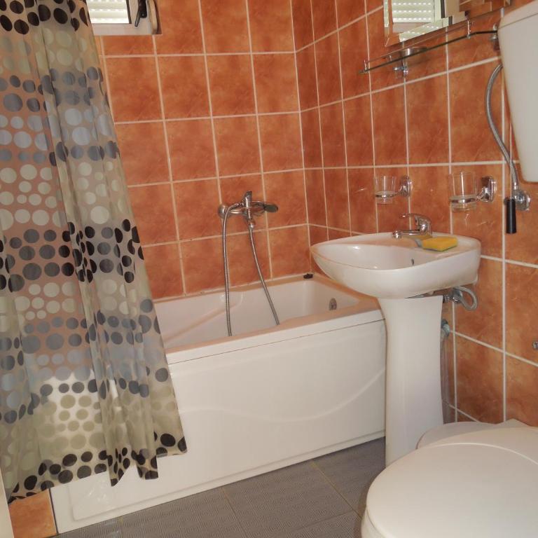 Apartments Bečić - Two-Bedroom Apartment - 2