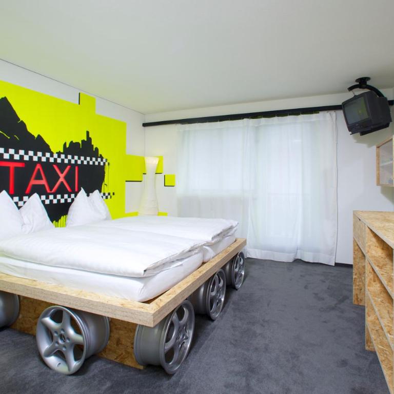 Arena Lodge - Doppelzimmer mit Balkon - 19