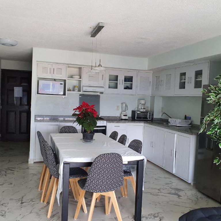 MARLIN TURQUESA DEPARTAMENTOs FRENTE AL MAR - Three-Bedroom Apartment with Water View - 9