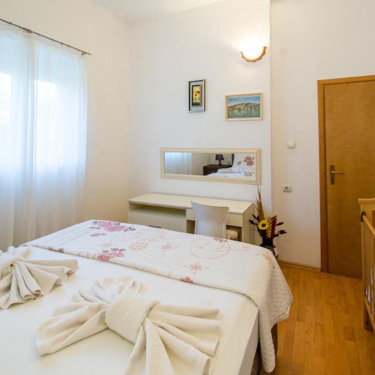 Apartments Kovačević - Two-Bedroom Apartment with Terrace - 10