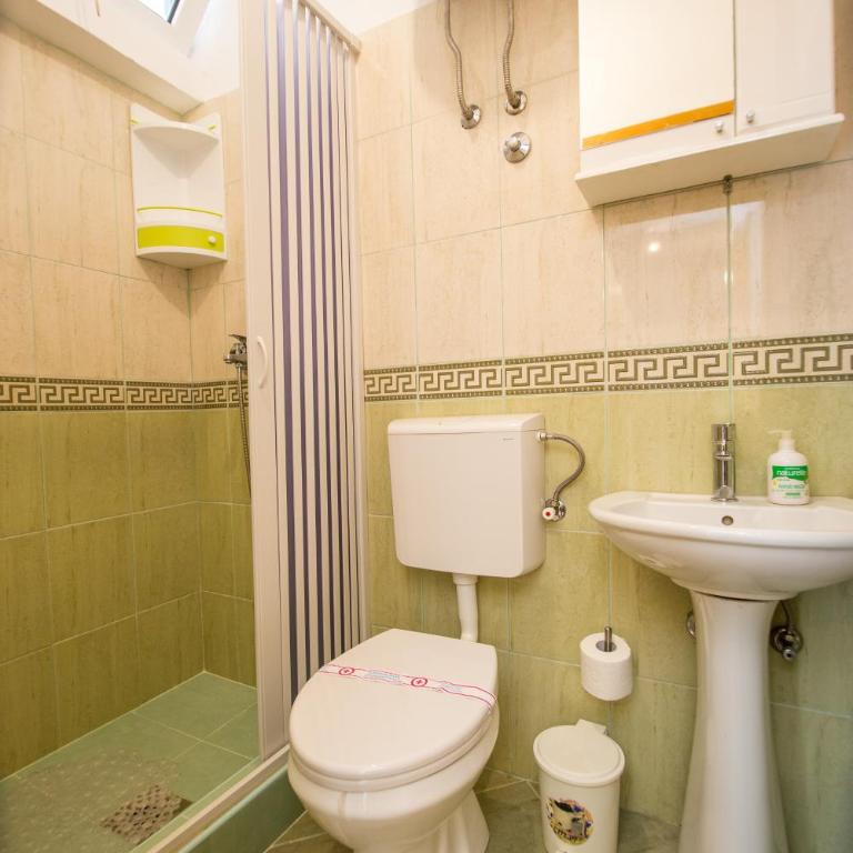 Apartments Kovačević - Two-Bedroom Apartment with Terrace - 12