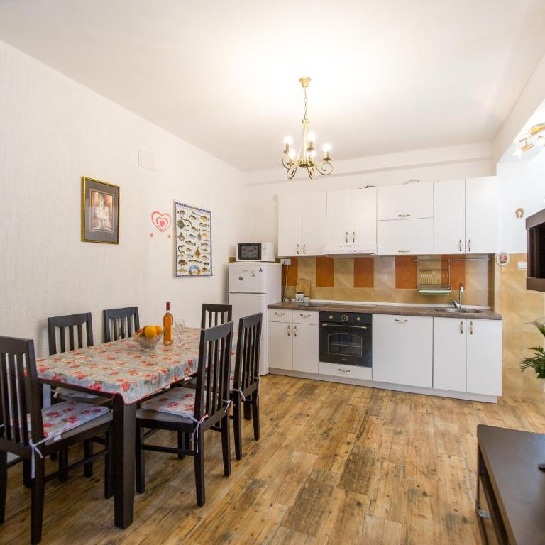 Apartments Kovačević - Two-Bedroom Apartment with Terrace - 4