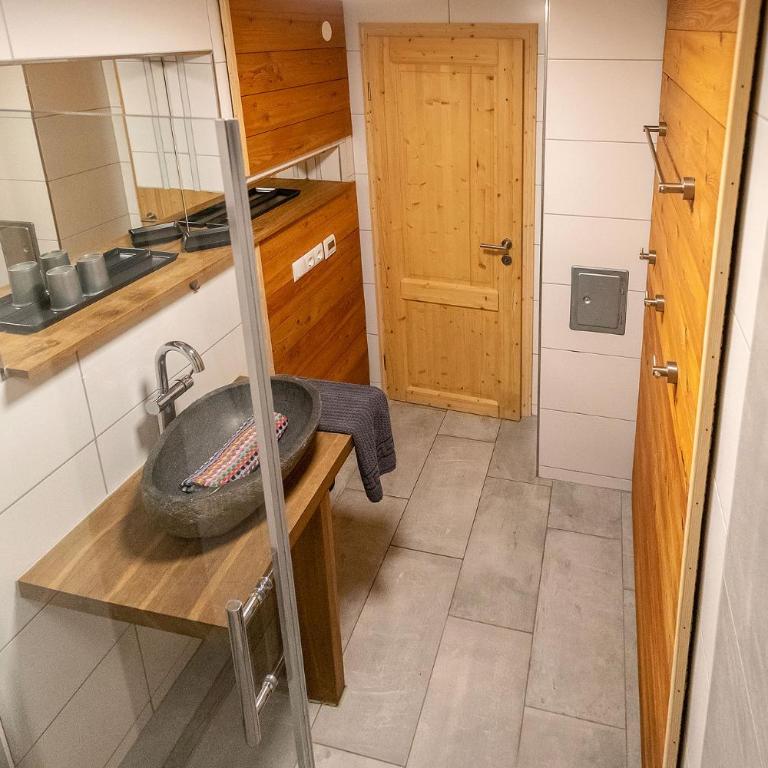 Alpen-Hostel - Apartment Talstation mit Motorradvermietung - Apartment mit 2 Schlafzimmern - 2