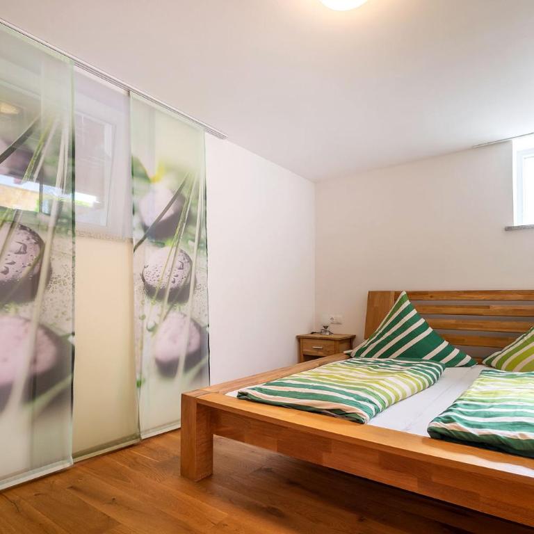 Alpen-Hostel - Apartment Talstation mit Motorradvermietung - Apartment mit 2 Schlafzimmern - 35