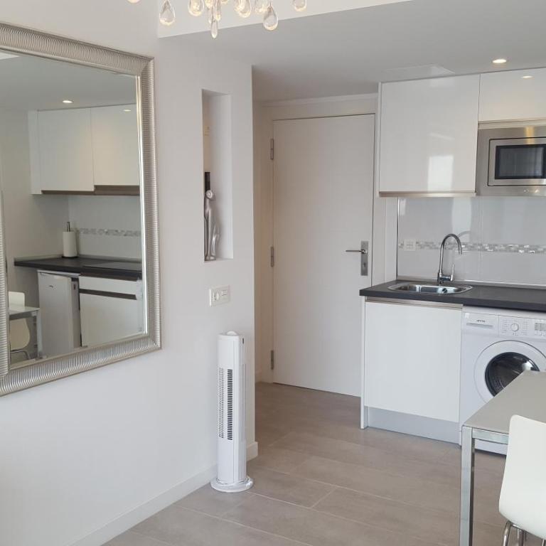 COZY & confortable Junior Suite by Bristo Sunset # GOOD WIFI, terrace and POOL - Apartamento con balcón - 30