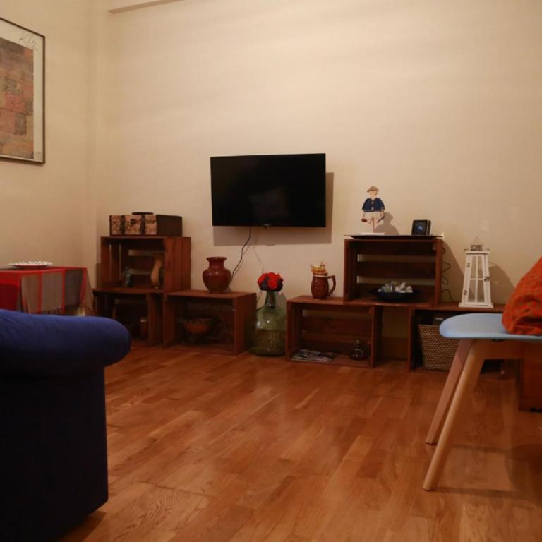 Cálida Vivienda Turística Céntrica junto al Funicular y Metro - Appartement - 1