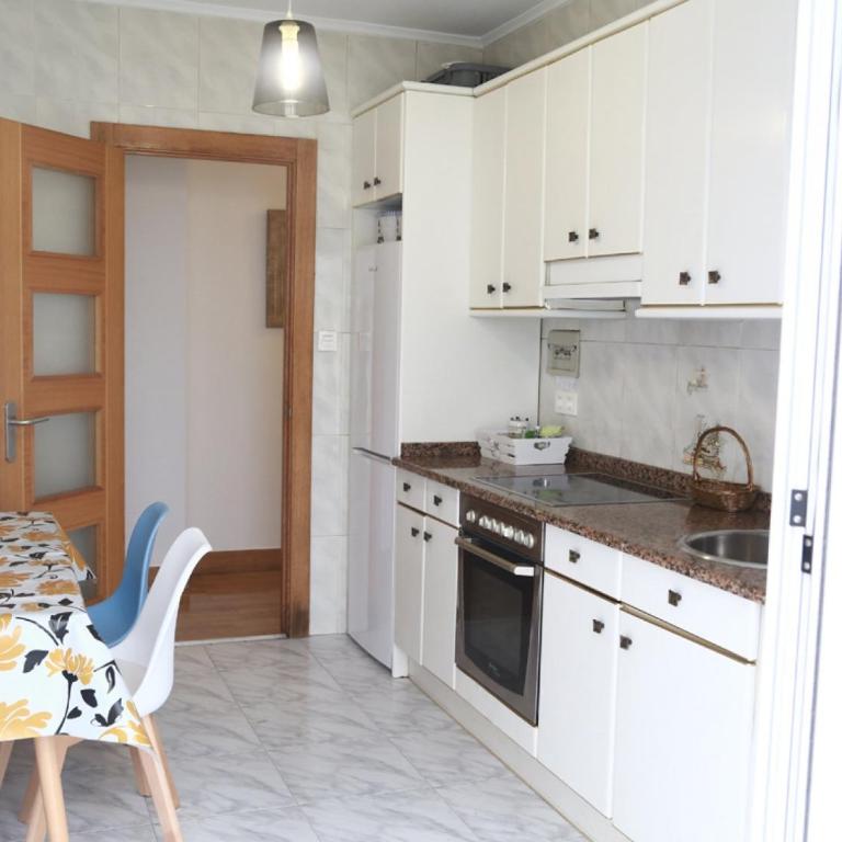 Cálida Vivienda Turística Céntrica junto al Funicular y Metro - Appartement - 16