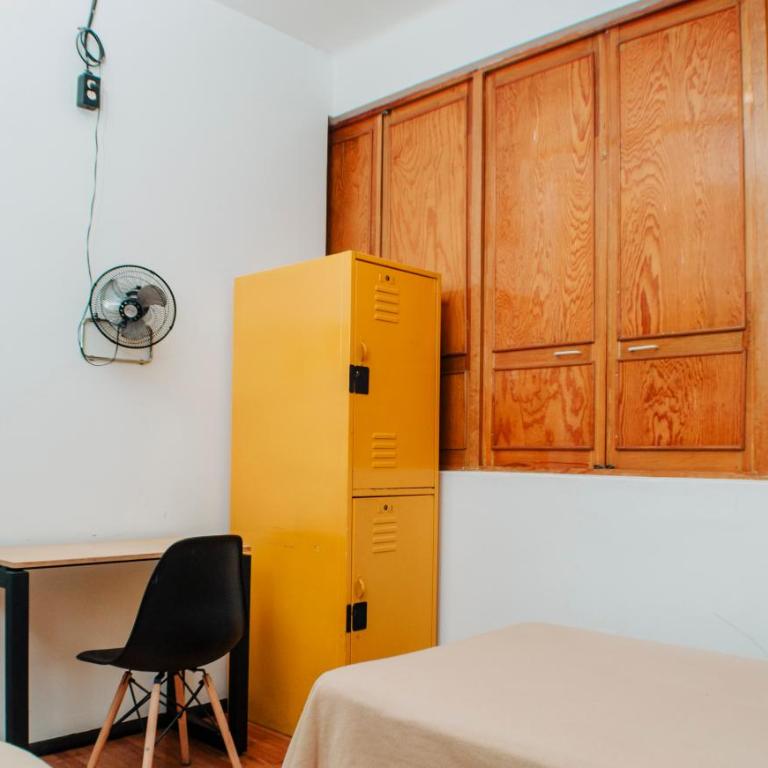 Hostel Mundo Joven Catedral - Twin Room with Private Bathroom - 2