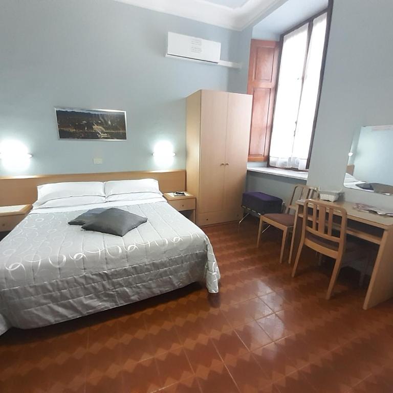 Albergo in Centro - Triple Room with Private Bathroom - 6