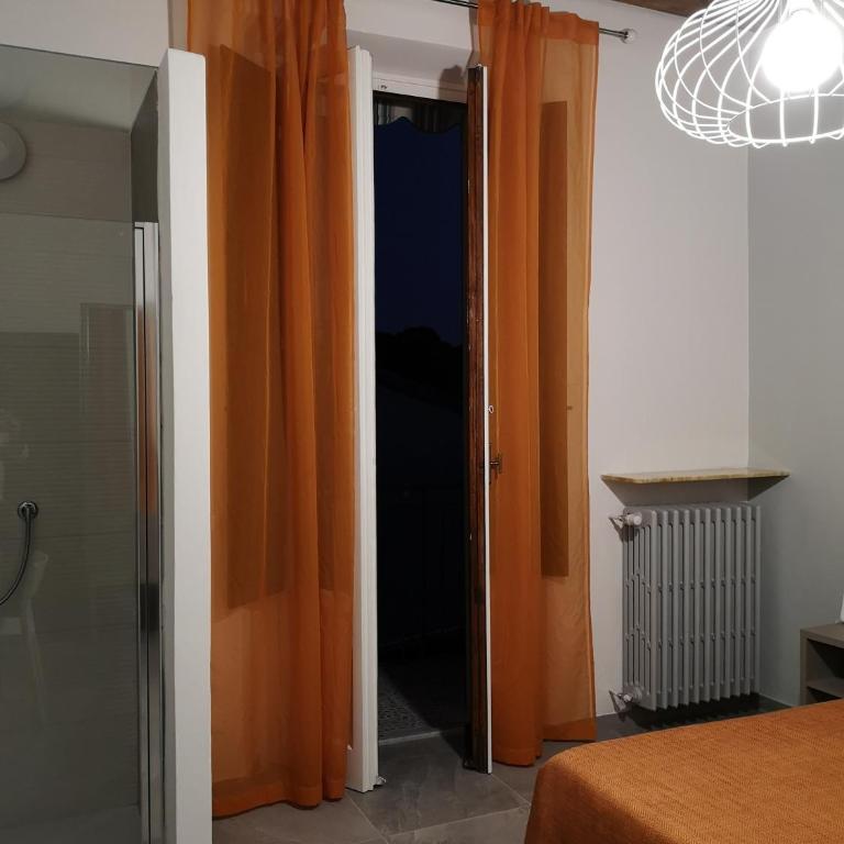 Affittacamere Ramazzini - Camera King con Balcone - 9