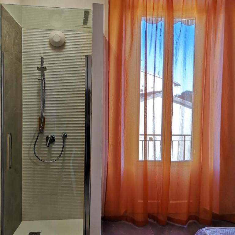 Affittacamere Ramazzini - Camera King con Balcone - 11