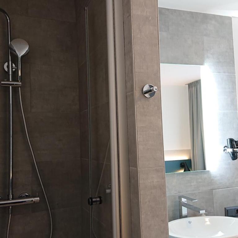Pension Elisabeth - Rooms & Apartments - Doppelzimmer mit eigener Dusche und Gemeinschafts-WC - 7