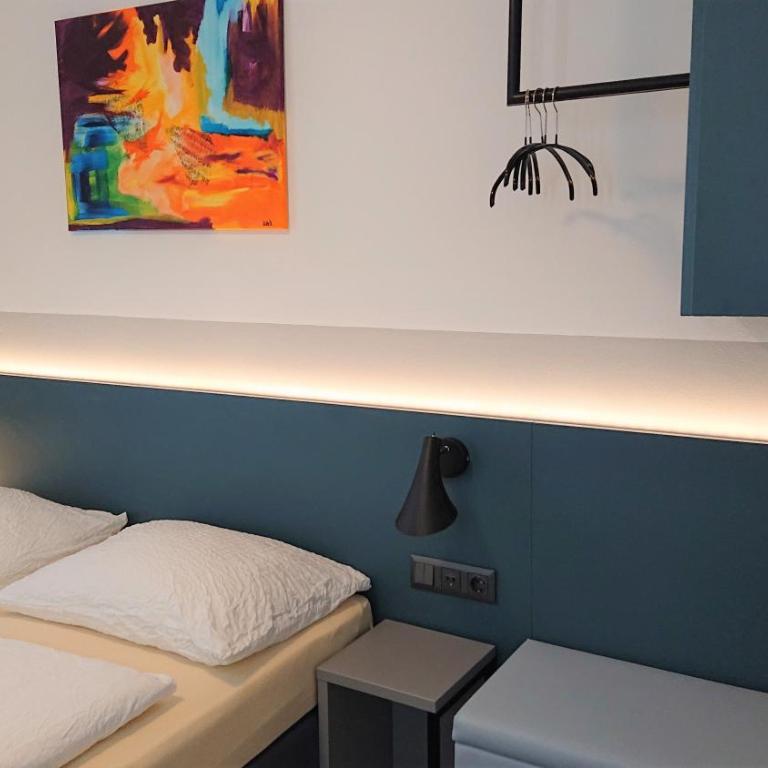 Pension Elisabeth - Rooms & Apartments - Doppelzimmer mit Gemeinschaftsbad - 12