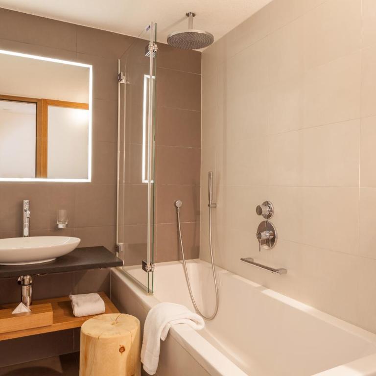 Hotel Allalin Saas-Fee - Classic Doppelzimmer mit Balkon - 2