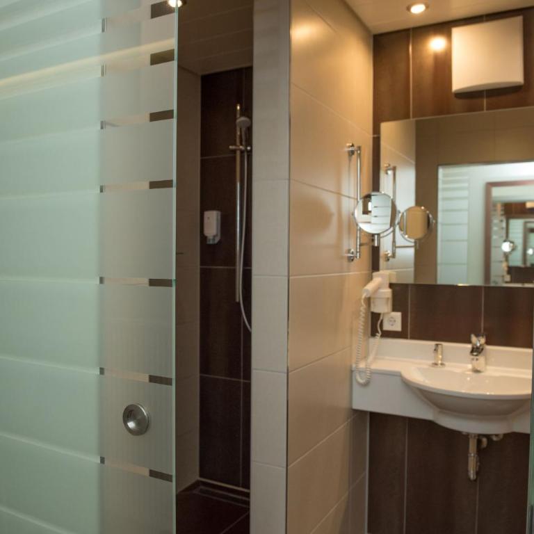 ZUM SCHLOSS - Boutique-Hotel - Zimmer mit Queensize-Bett - 3