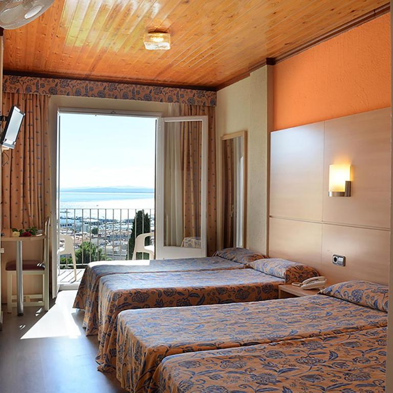 Hotel Grecs - Habitación cuádruple - 1