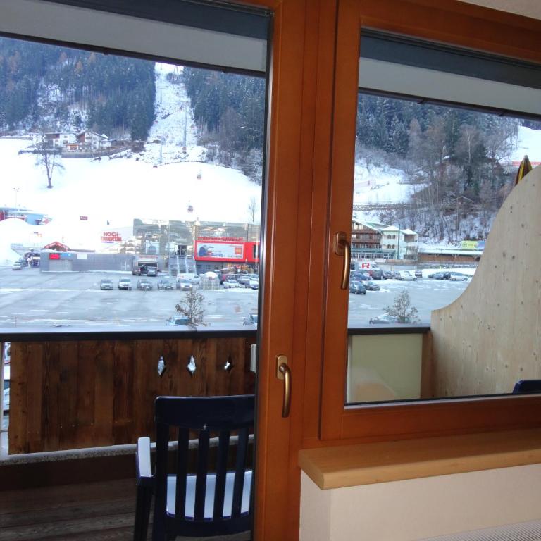 Hotel-Garni Klocker - Dreibettzimmer mit Dusche - 1