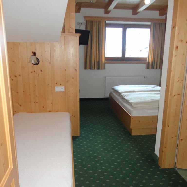 Hotel-Garni Klocker - Doppelzimmer mit Dusche - 7
