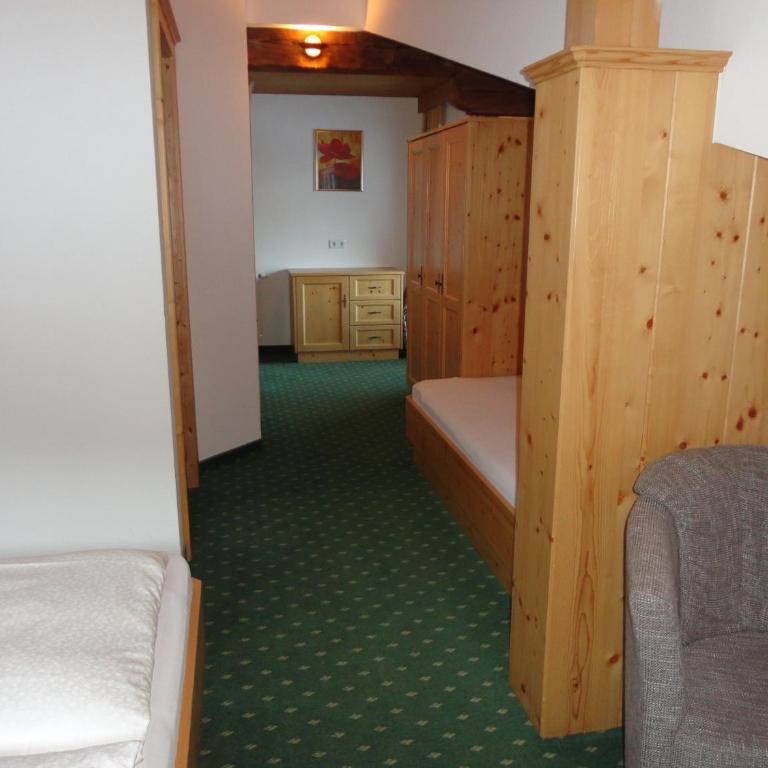 Hotel-Garni Klocker - Doppelzimmer mit Dusche - 6