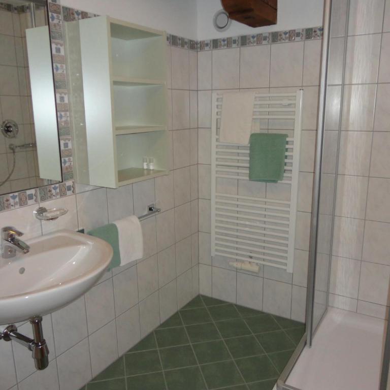 Hotel-Garni Klocker - Doppelzimmer mit Dusche - 1