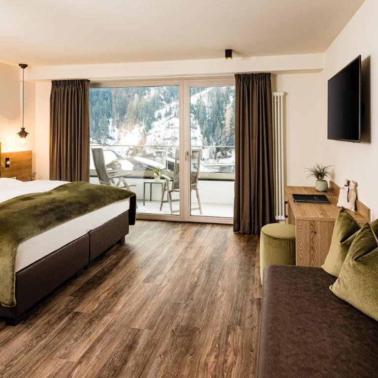 Hotel Touring Dolomites - Camera Matrimoniale Deluxe con Balcone - 1