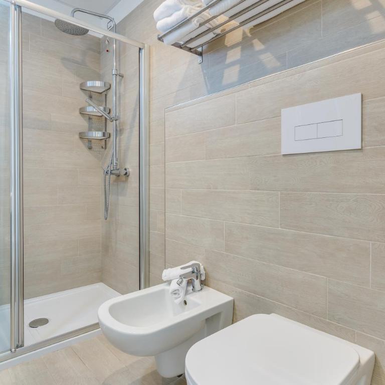 Hotel Ambassador - Suite Familiare (2 Adulti + 2 Bambini) con Balcone - 1