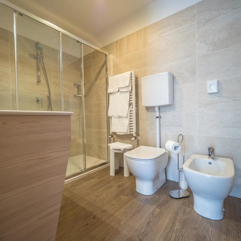 Hotel Capo Reamol - Camera Doppia con Letti Singoli con Terrazza e Vista Lago - 2