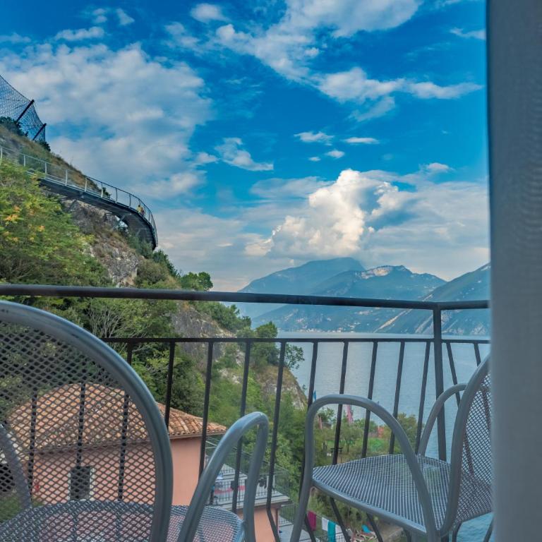 Hotel Capo Reamol - Suite con Balcone e Vista Lago - 2