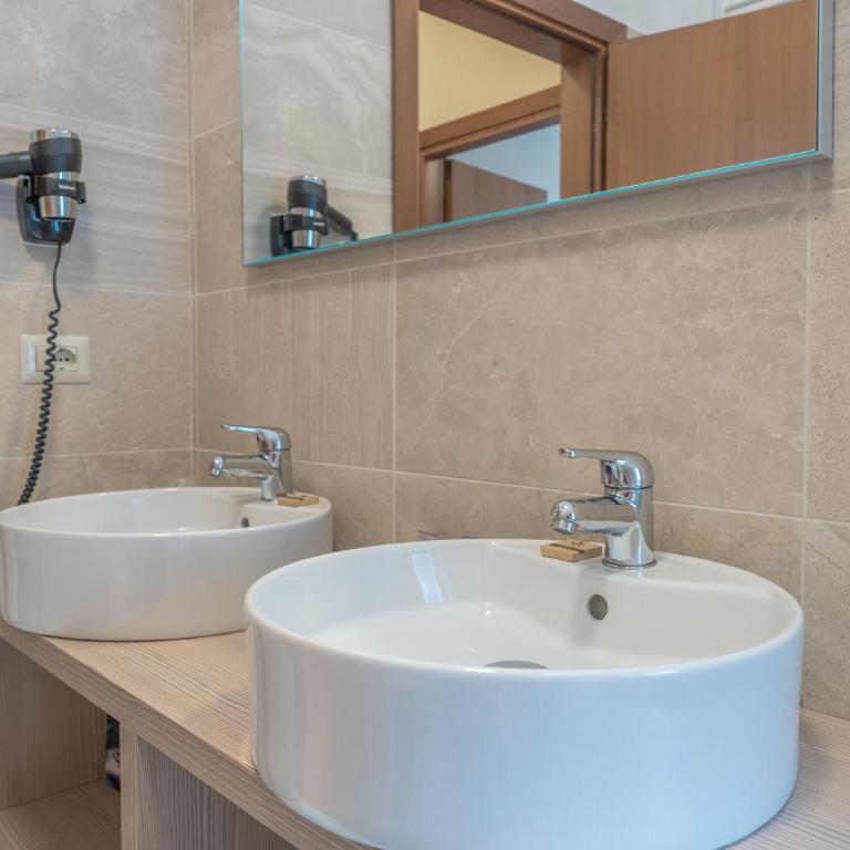 Hotel Capo Reamol - Suite con Balcone e Vista Lago - 8