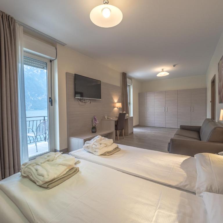 Hotel Capo Reamol - Suite con Balcone e Vista Lago - 3