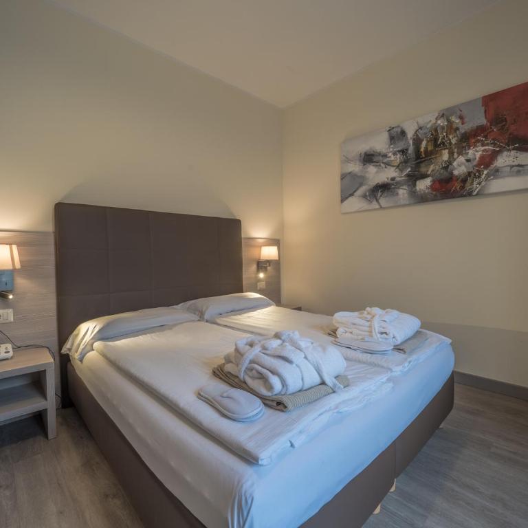 Hotel Capo Reamol - Suite con Balcone e Vista Lago - 1