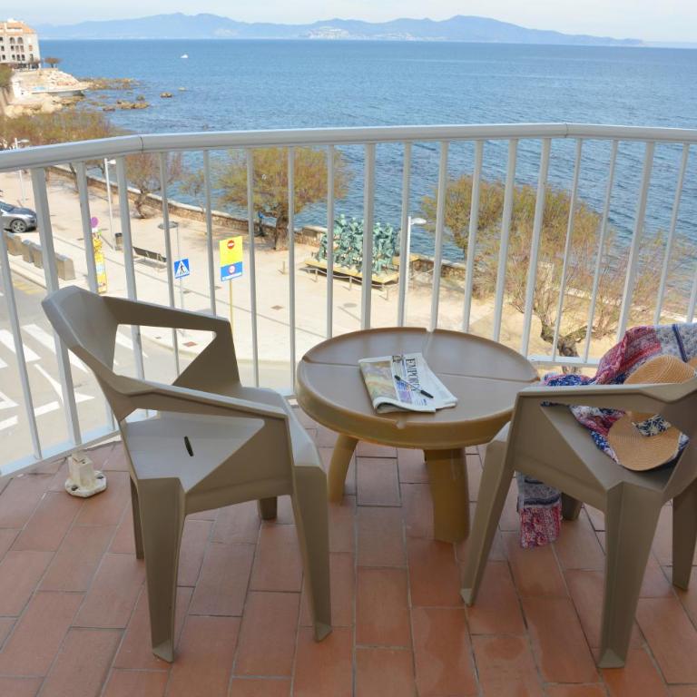 Rallye Hotel - Habitación con cama grande y vistas al mar - 2