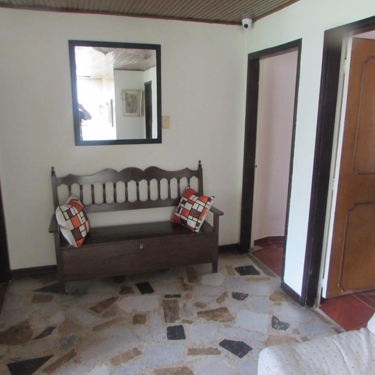 Touristic House - Habitación Doble con baño privado - 1 o 2 camas - 16