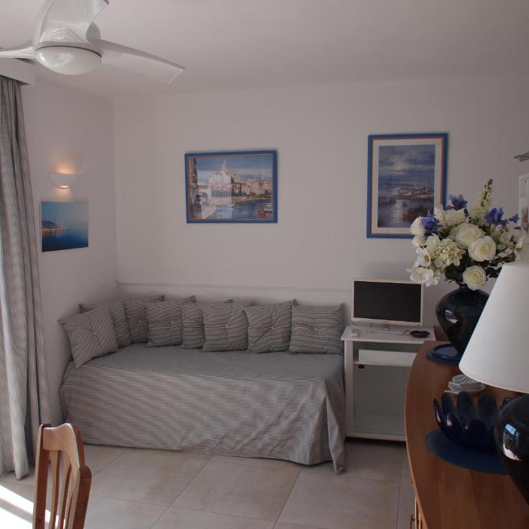MIRAMAR 28A - One-Bedroom Apartment - 2