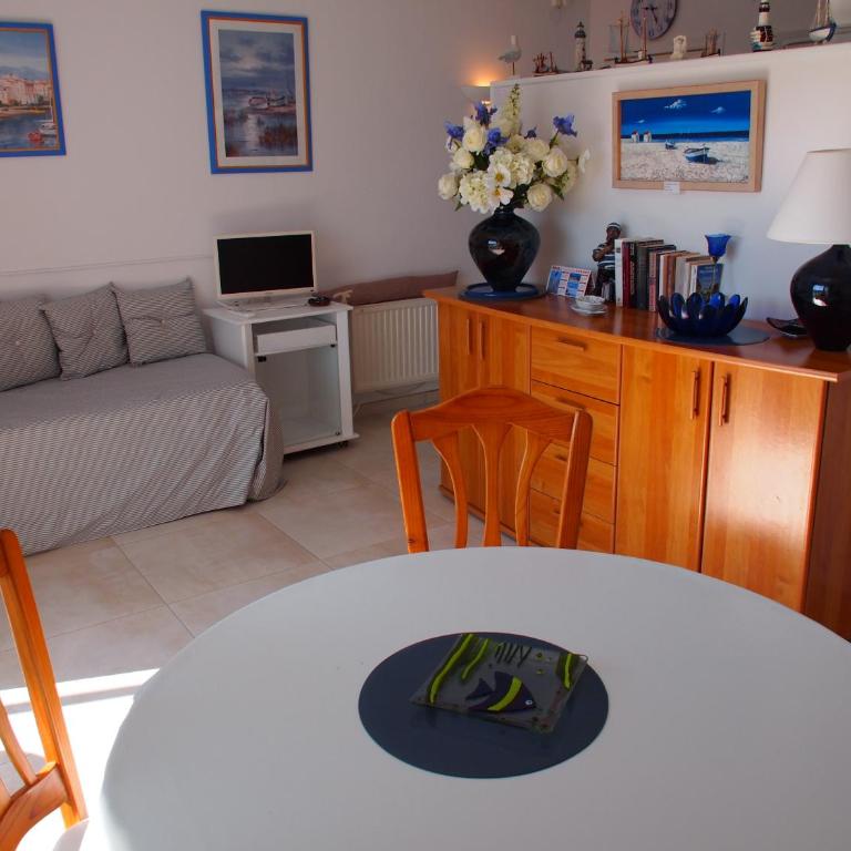 MIRAMAR 28A - One-Bedroom Apartment - 10