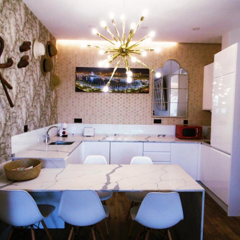 Apartamentos LOLA y MANUELA en primera línea playa Carihuela con excelente Terraza-jardin de 80 m2 frente al Mar con aparcamiento privado Ideal para descansar oyendo las olas del Mar - Apartamento - 21
