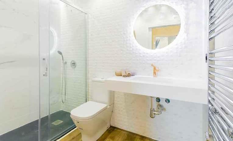 Apartamentos LOLA y MANUELA en primera línea playa Carihuela con excelente Terraza-jardin de 80 m2 frente al Mar con aparcamiento privado Ideal para descansar oyendo las olas del Mar - Apartamento de 2 dormitorios - 28