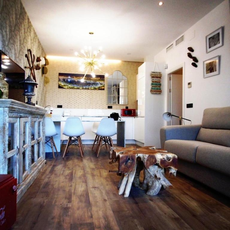 Apartamentos LOLA y MANUELA en primera línea playa Carihuela con excelente Terraza-jardin de 80 m2 frente al Mar con aparcamiento privado Ideal para descansar oyendo las olas del Mar - Apartamento - 19