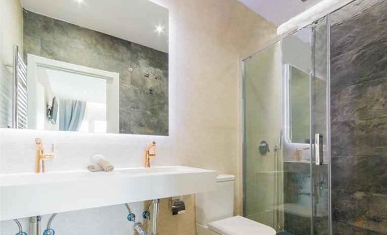 Apartamentos LOLA y MANUELA en primera línea playa Carihuela con excelente Terraza-jardin de 80 m2 frente al Mar con aparcamiento privado Ideal para descansar oyendo las olas del Mar - Apartamento de 2 dormitorios - 29