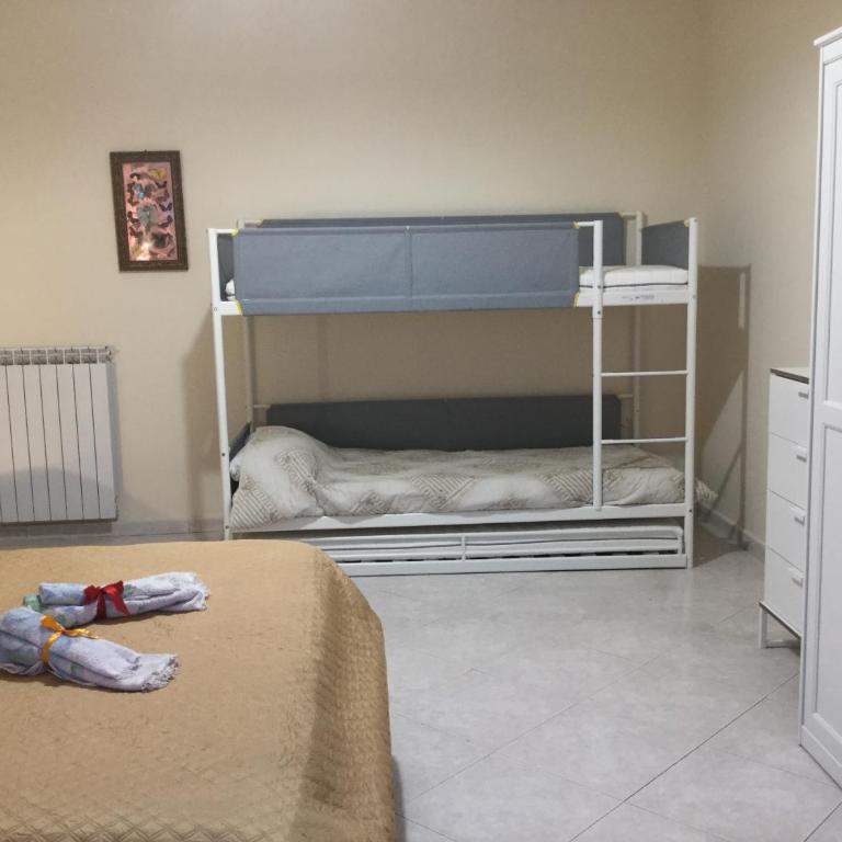 Maria's home - Camera Familiare con Bagno Privato - 12
