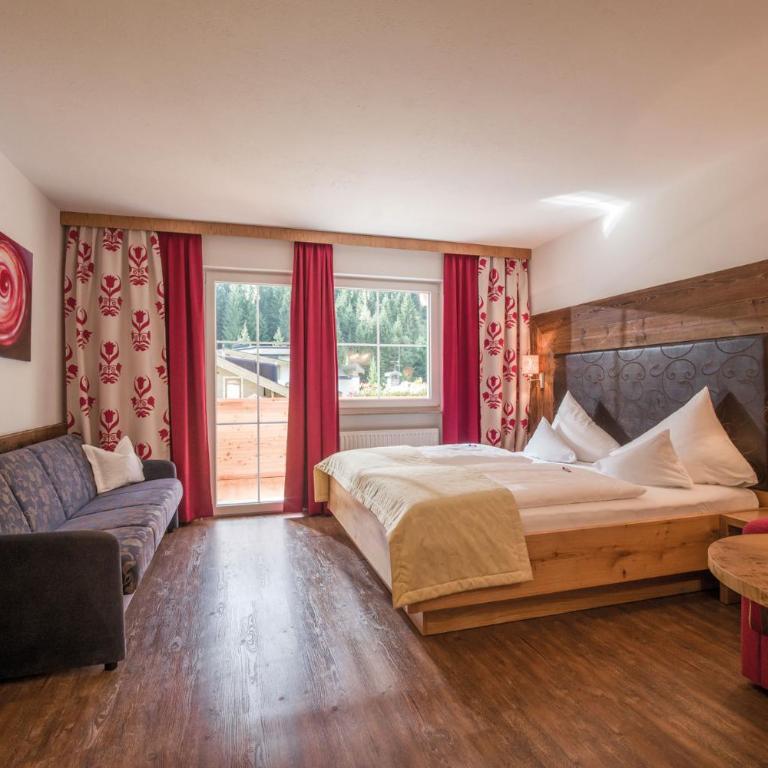 Hotel Maria Theresia - Classic Doppelzimmer mit Balkon - 8