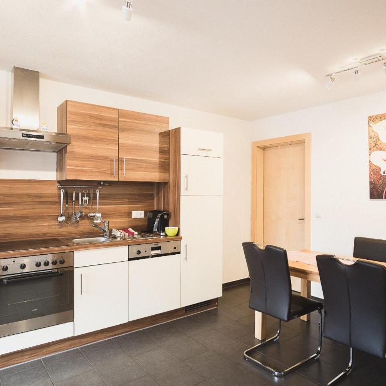Apartment Sunshine - Apartment mit 2 Schlafzimmern und Terrasse - 2