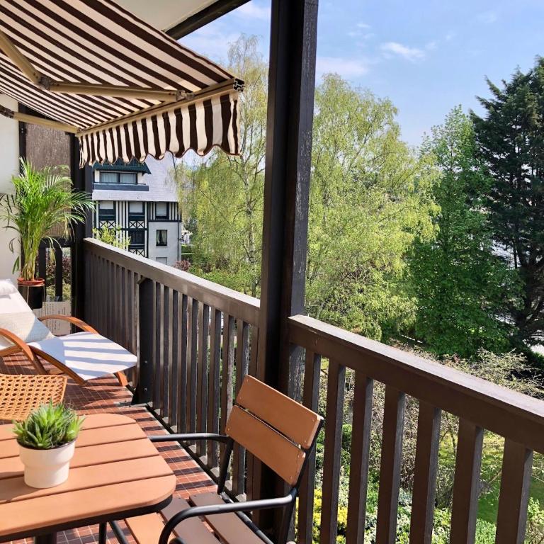 Beau studio terrasse vue jardin - à 2 pas de la mer - Monolocale con Terrazza - 10