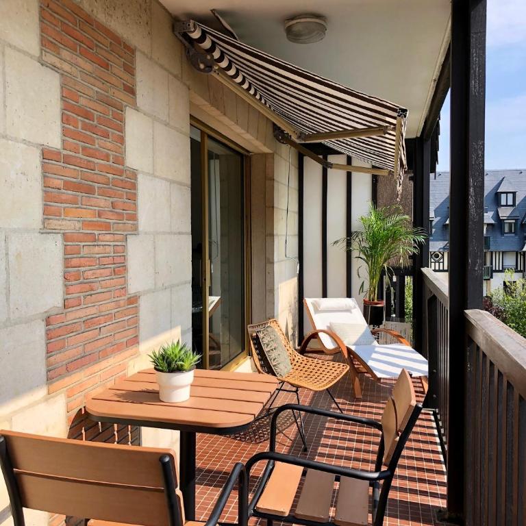Beau studio terrasse vue jardin - à 2 pas de la mer - Monolocale con Terrazza - 11