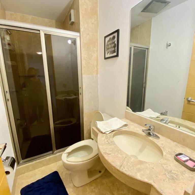 Happy Little Chicago WTC - Three-Bedroom Apartment - 5